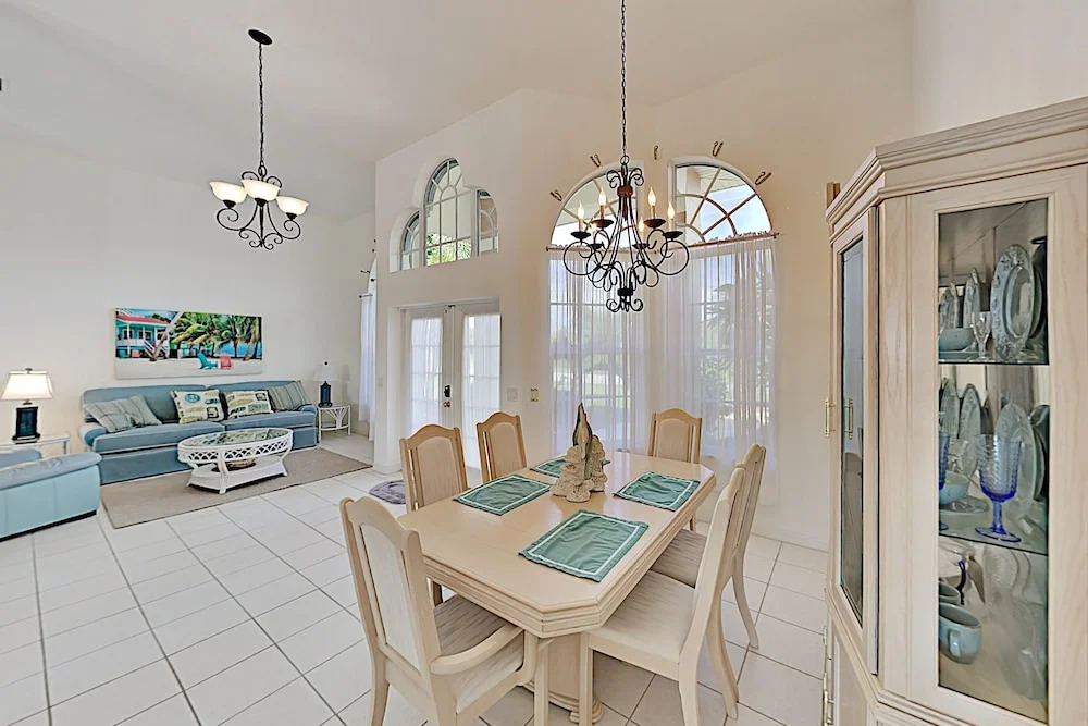 Waterfront W/ Screened Lanai, Pool & Kayaks 4 Bedroom Home