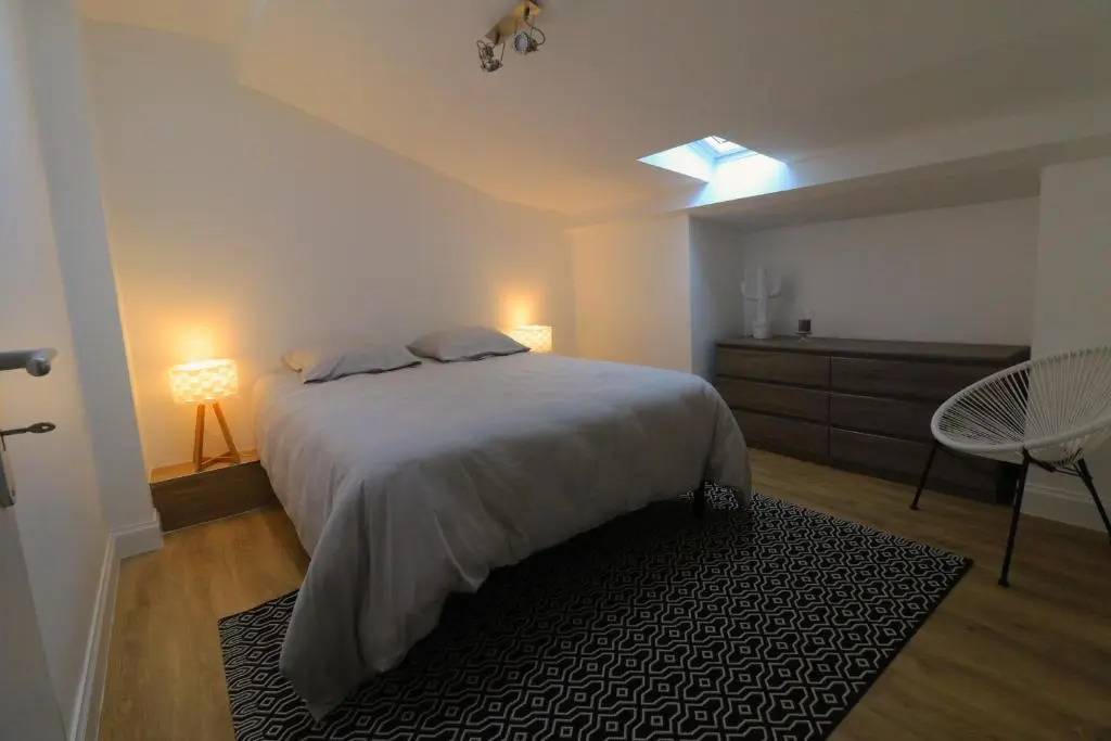 LAuthentique - Situé en face des thermes et tout proche du coeur de ville