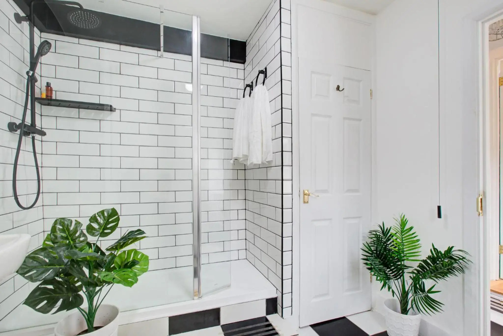 Cosy 2 Bed House in Leyton - Close to Vibrant East Village, Westfield, Olympic Park and the Canals