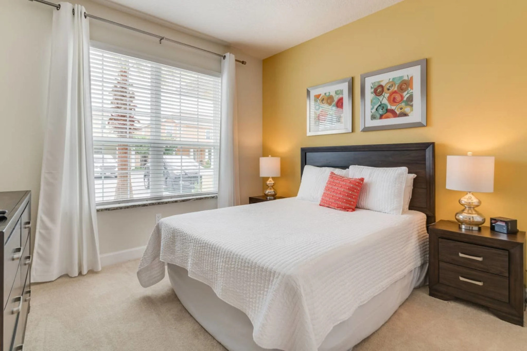 Charming townhome with private pool near Disney