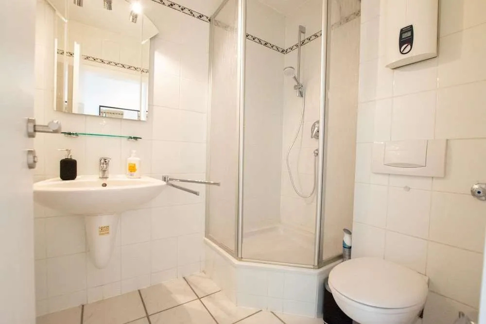 Tolstov Apartments - 1 , 3 and 4 Room Apartments - 20 min Messe DUS & Airport DUS