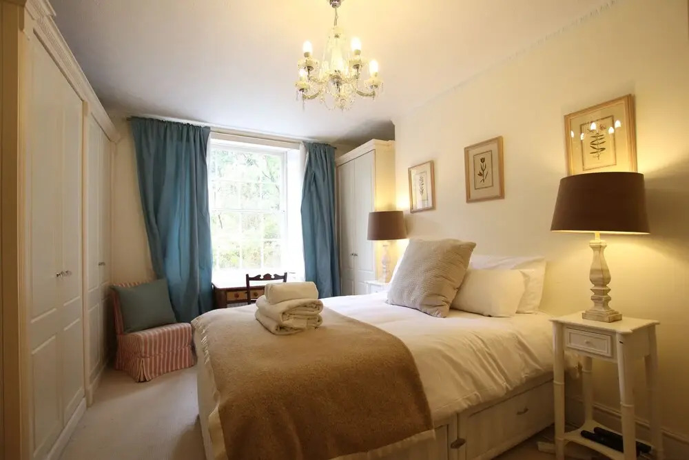 Charming & Spacious Garden Flat Close to the Clifton Triangle