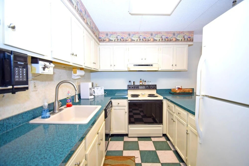Atlantis 909 2 Bedroom Condo by RedAwning