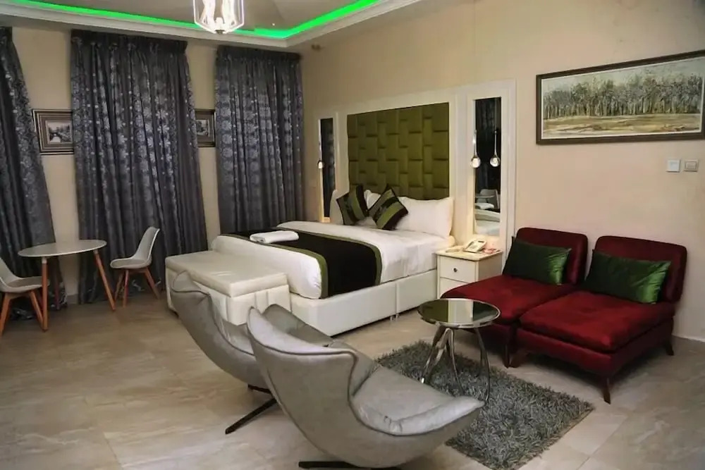 Foxtonn Hotel