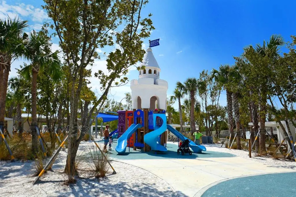 Canal 315 - Right in Siesta Key Village!