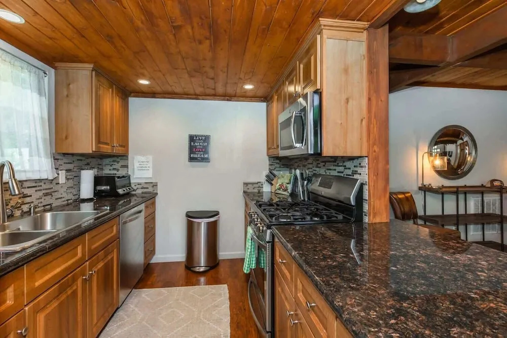 Alder Creek Paradise - Tree-lined Cabin Stay for 7