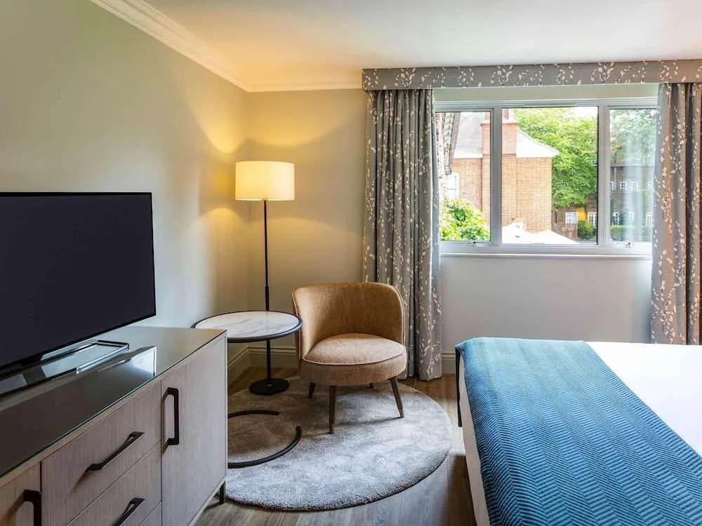 Mercure Farnham Bush Hotel