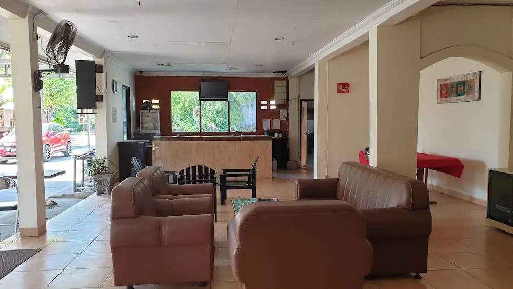 Oyo Flagship 2472 Makassar Cottage