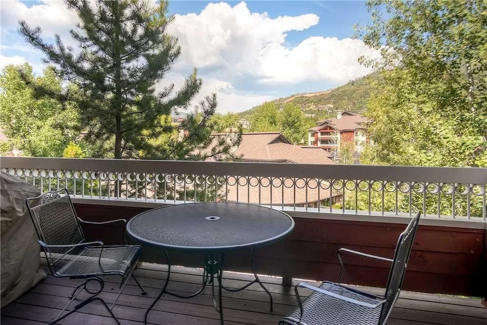 Tl2311 Great Views in This Beautiful Top Floor Home! - Winter Specials!