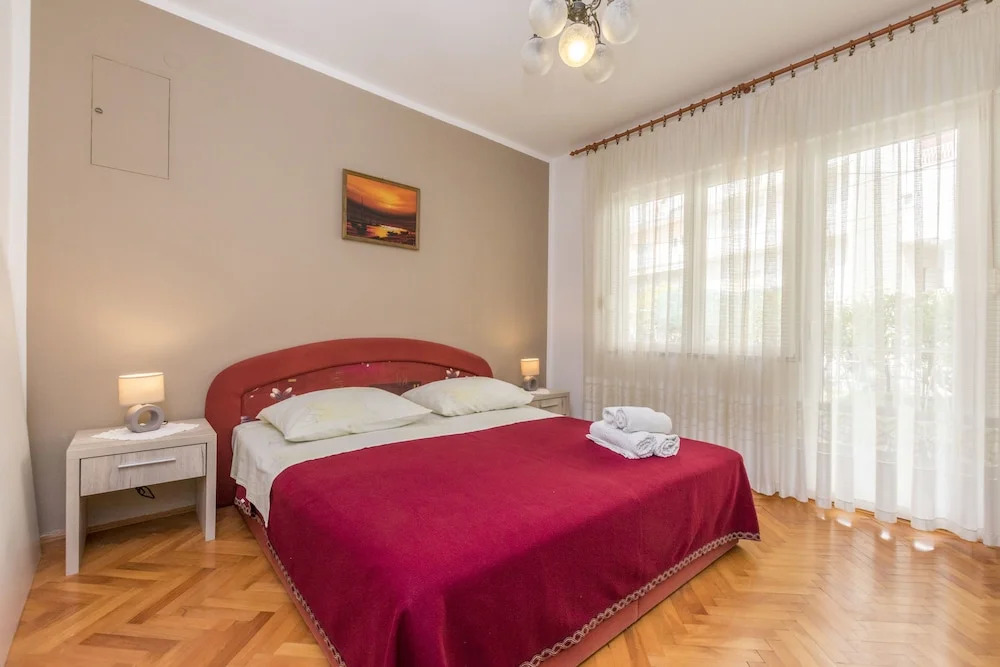 Apartments and Room Mirjana