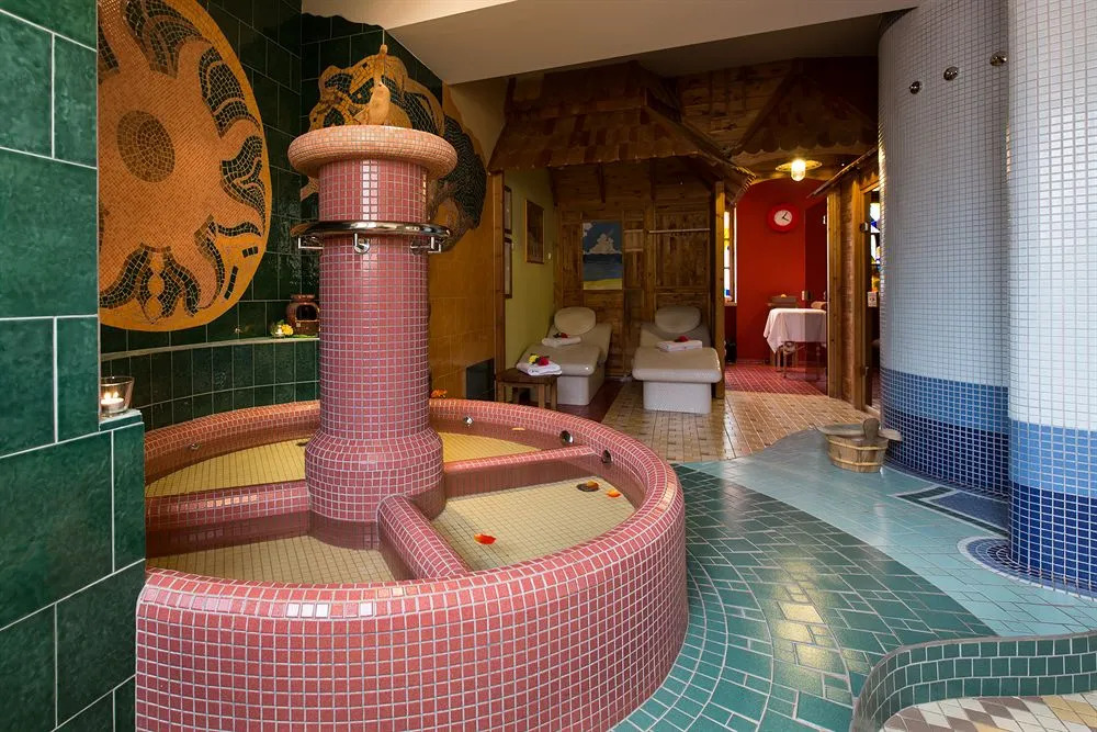 Hotel Selsky Dvur - Bohemian Village Courtyard