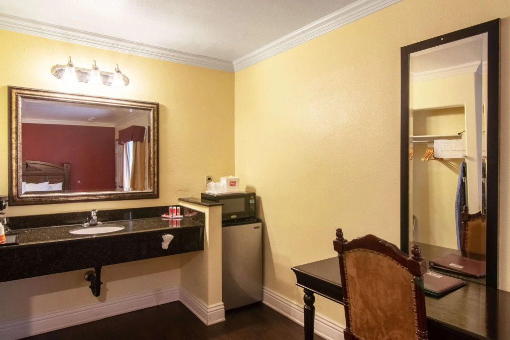 Econo Lodge Long Beach I-405