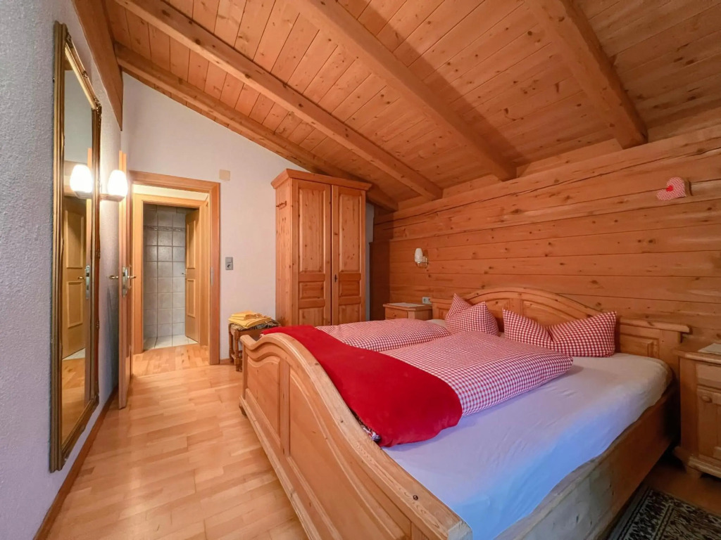 Schulhaus Tirol