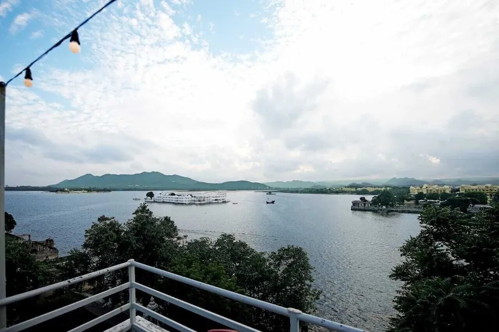 Hotel Casa by the lake