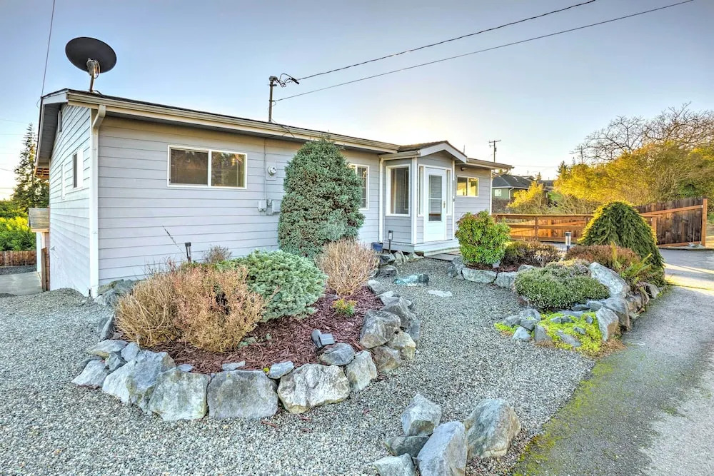 Fire Pit & Bay Views: North Bend Home
