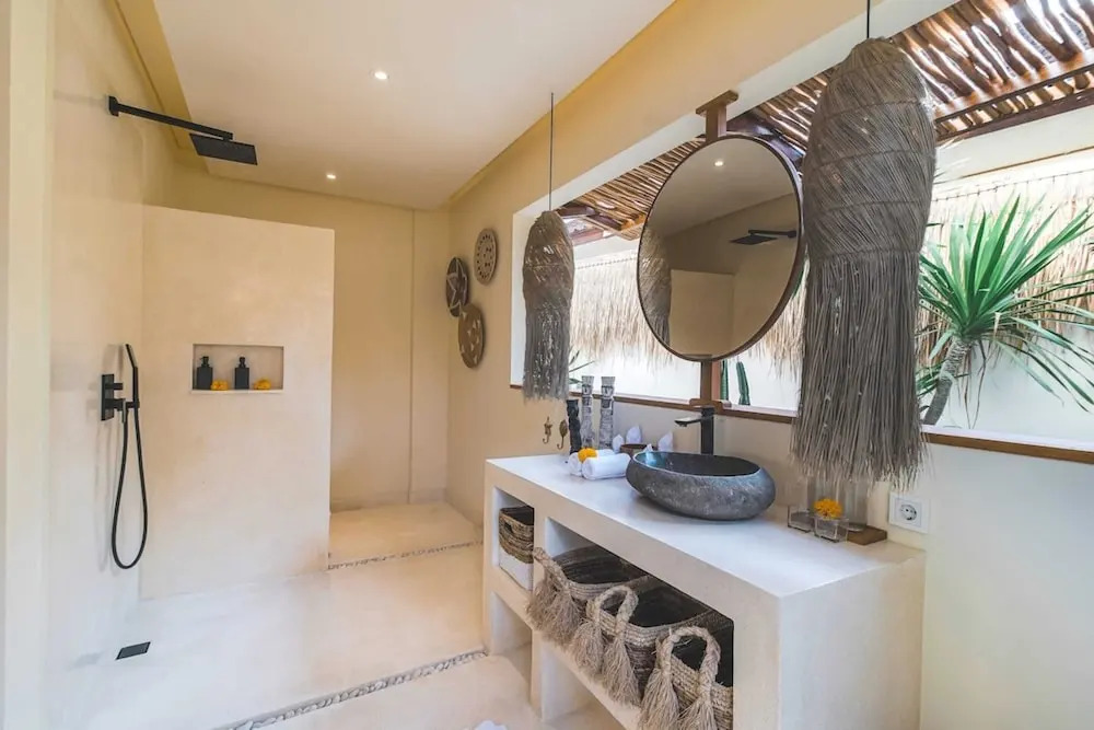 Villa Selaanc - Luxury 4BR Villa with Private Pool, Walking Distance to Seseh Beach