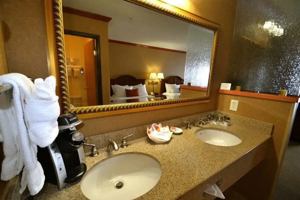 Elizabeth Oceanfront Suites, an Ascend Collection Hotel