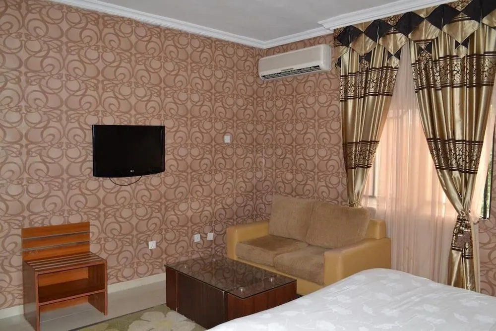 Gracious Hotel