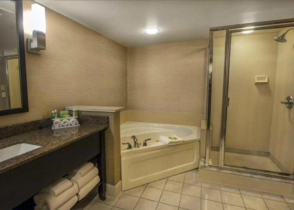 Holiday Inn Express & Suites Buffalo Airport by IHG