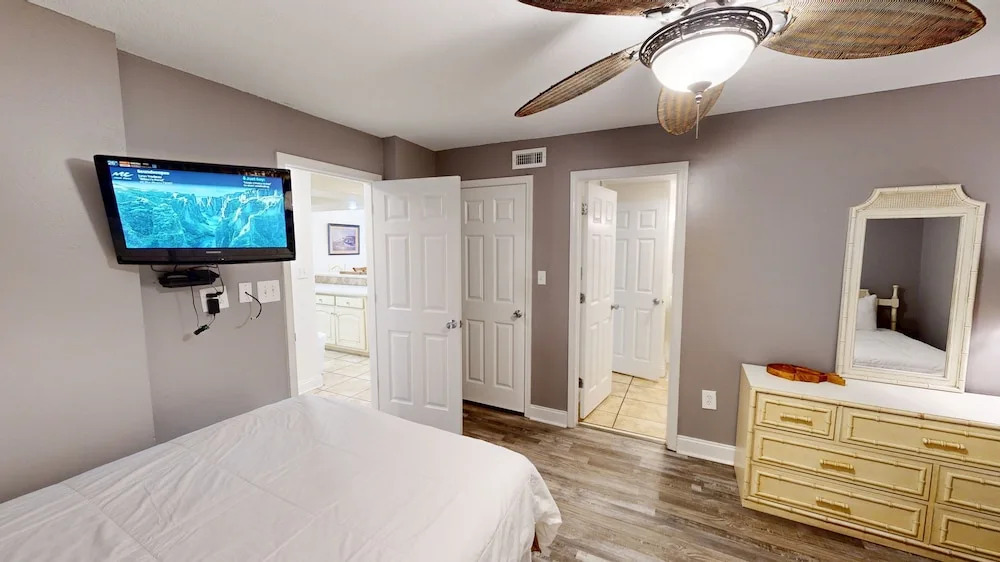 Shoreline Towers 3093 2 Bedroom Condo