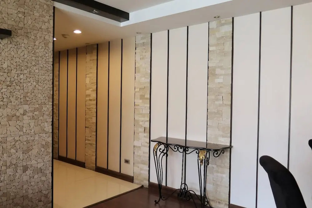 7A - 2 Bedrooms and 2 Bathrooms Located at Downtown Apartment With Shared Pool