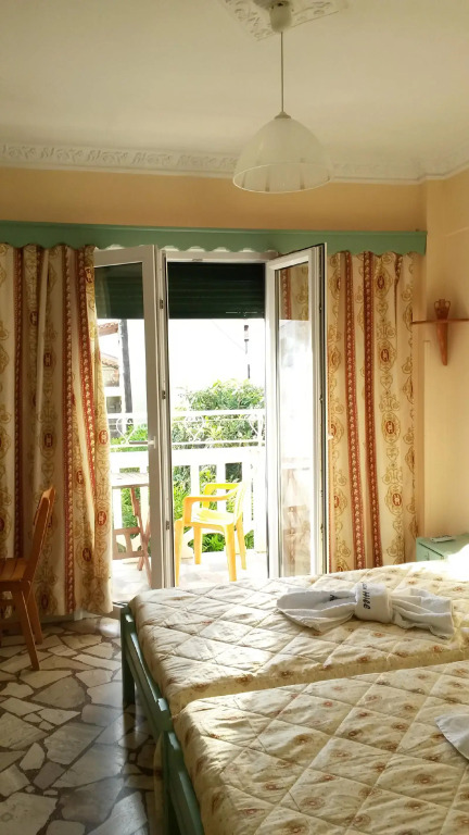 Green Hill Studios & Apartments
