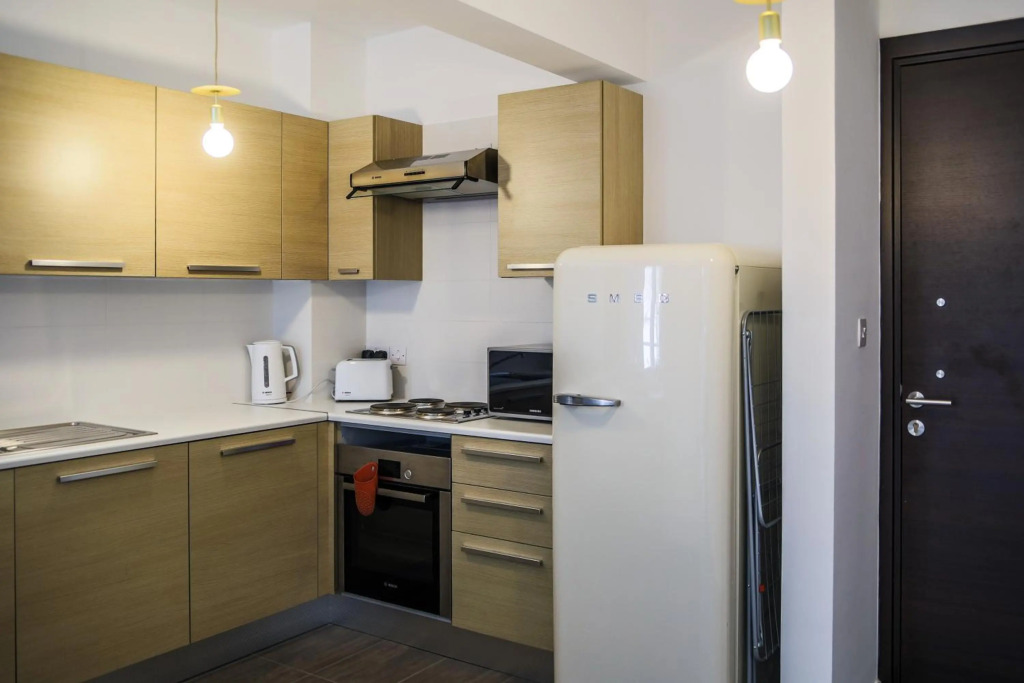 Phaedrus Living: City Luxury Flat Anemone 103