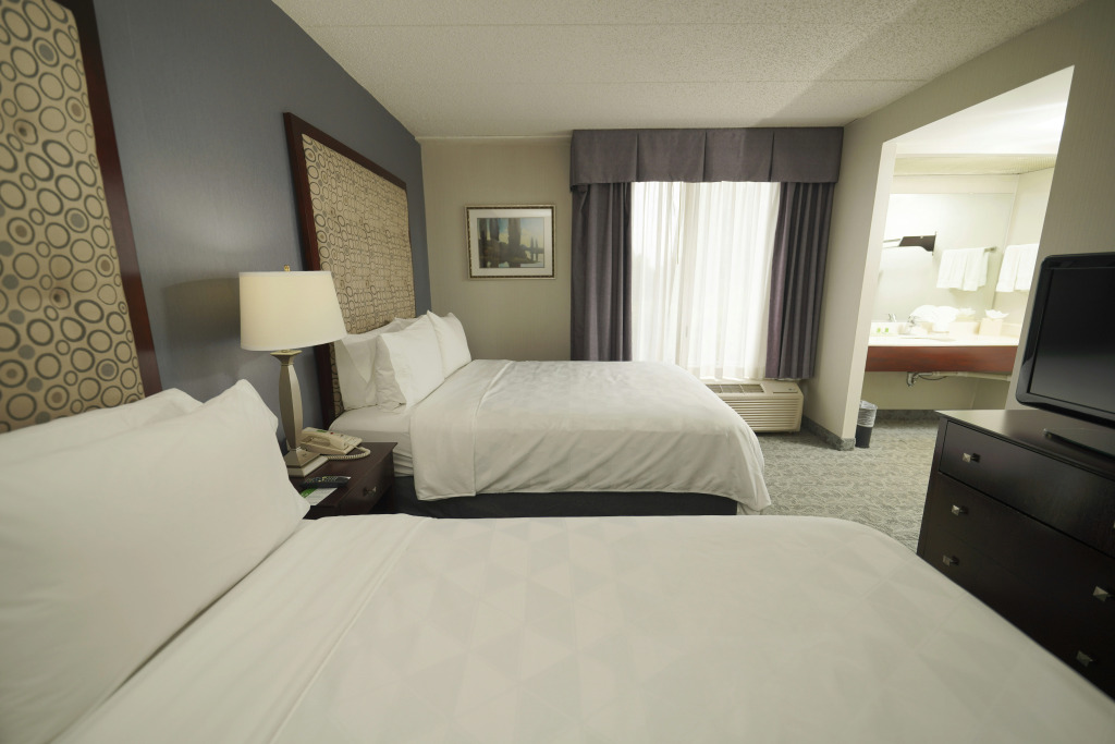 Holiday Inn & Suites Chicago-Carol Stream Wheaton by IHG
