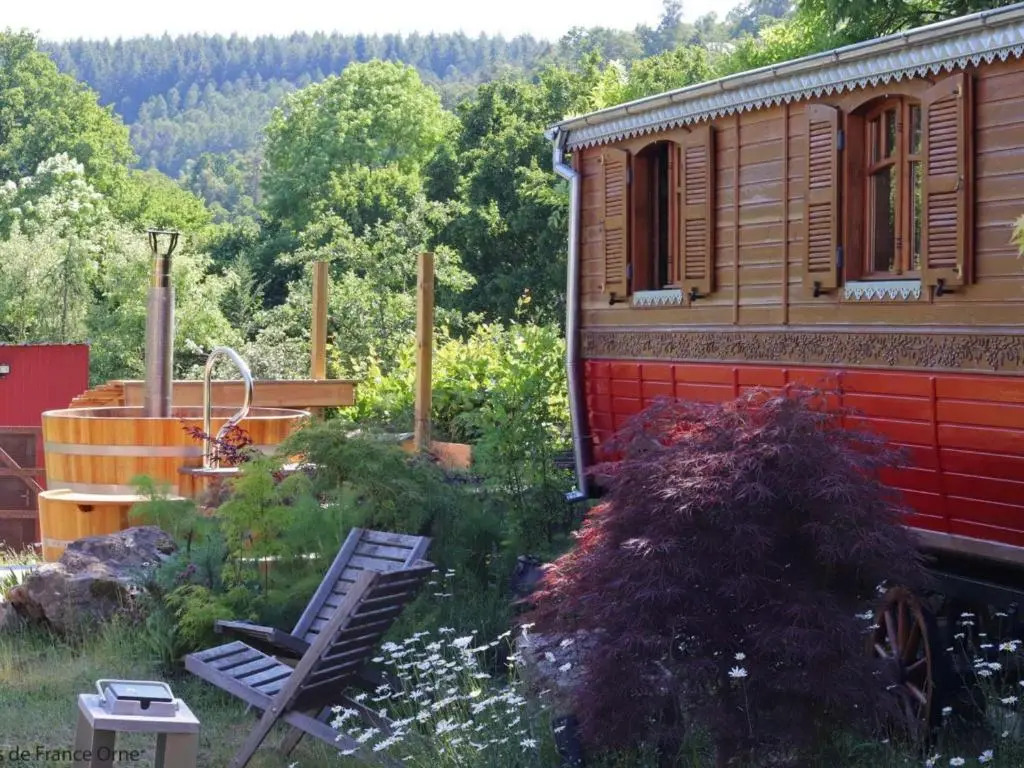 Maison indépendante avec spa nordique, piscine partagée et jardin - FR-1-497-116
