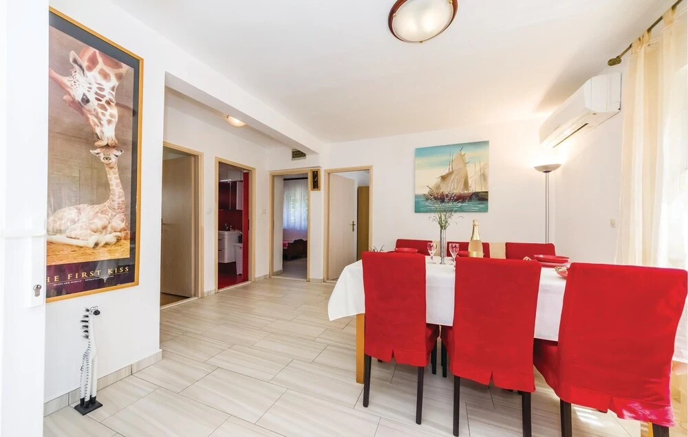 Amazing Home in Privlaka With 6 Bedrooms and Wifi