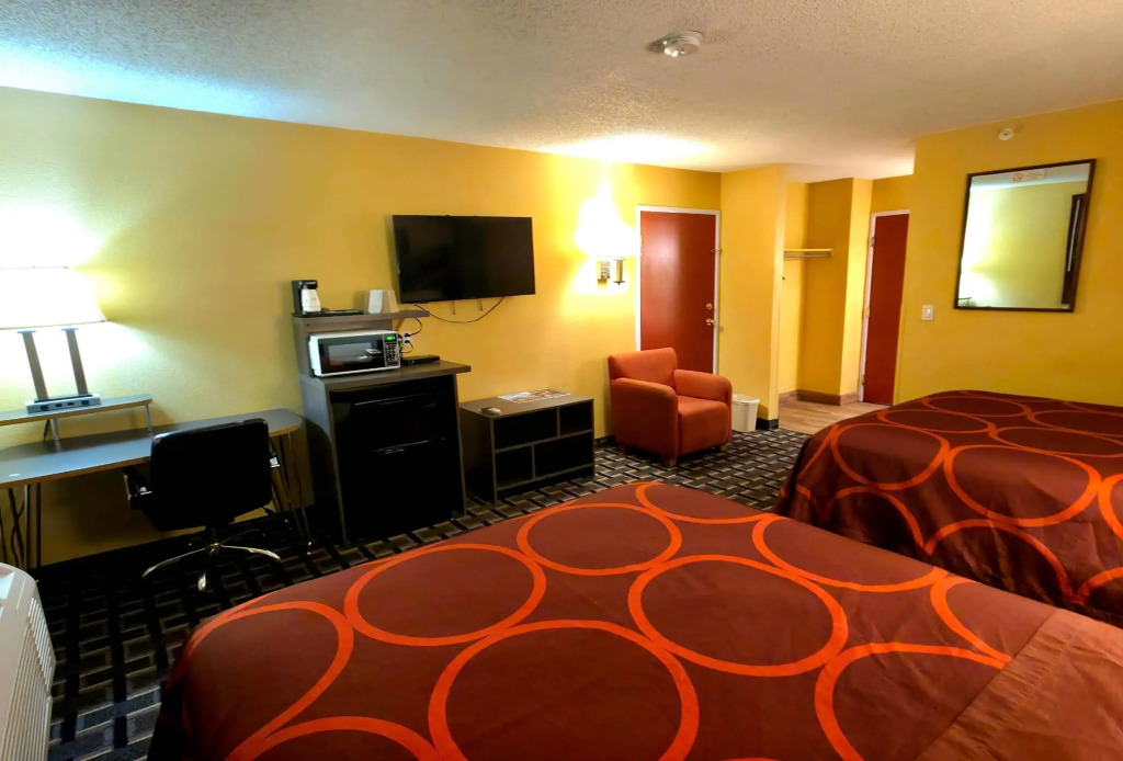 Super 8 by Wyndham Henderson North East Denver