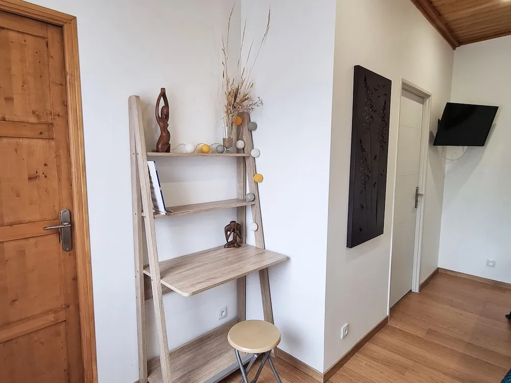 Chambres dHôtes avec cuisine au lac de la Raviège - Les Tables Aux Vaches