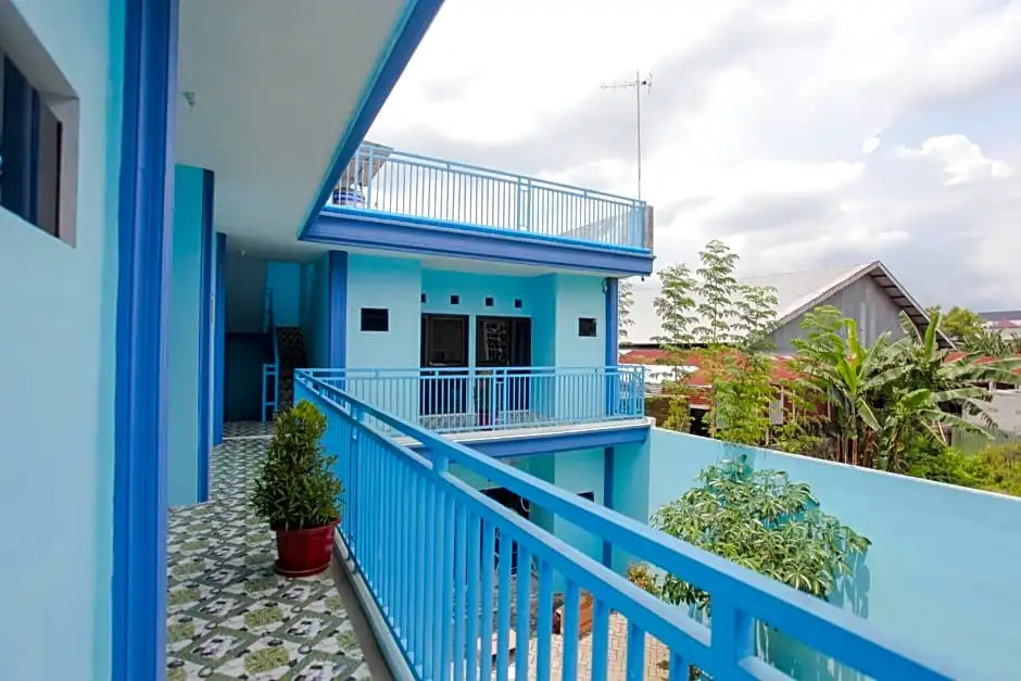 OYO Life 3183 Kost Putri Biru Sigura-gura