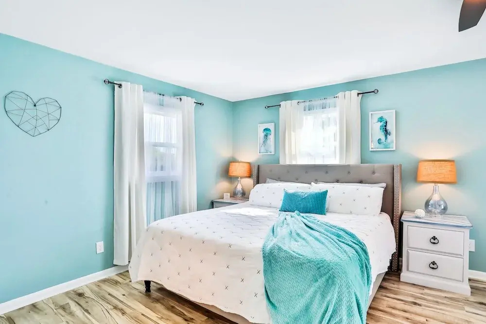 Home 1 Block From 2 Beaches W/private Pool, High-speed Wifi & Central AC