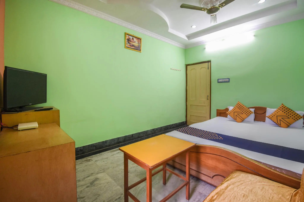 SPOT ON 64296 Hotel Rajamahal