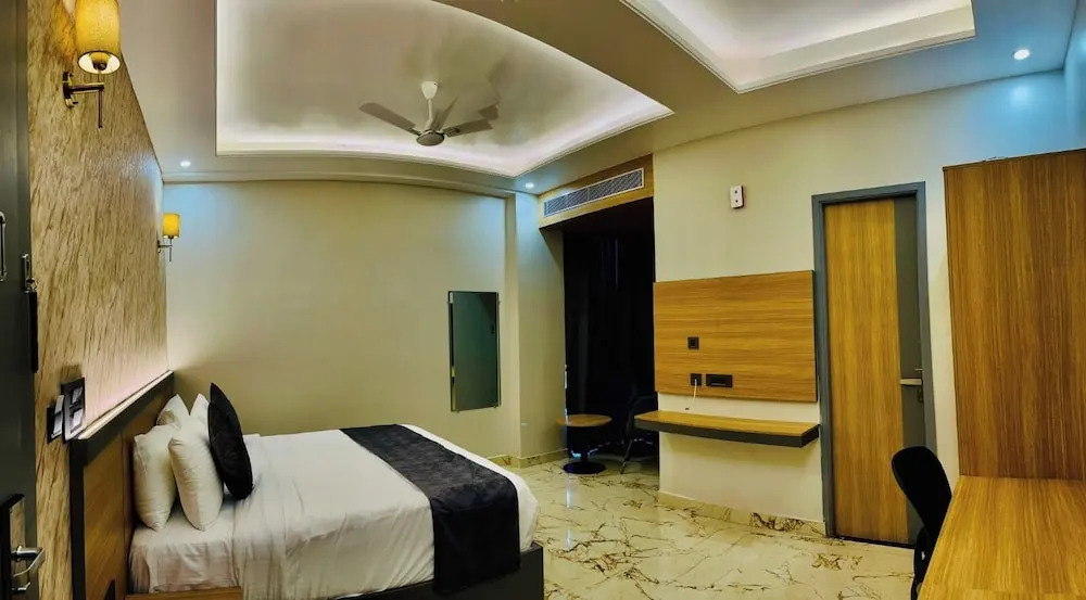 The Grand Oasis Hotel & Resort I Near India Expo Mart