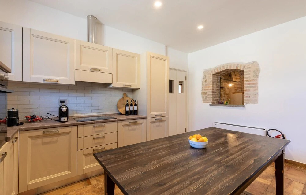 6 Bedroom Cozy Home In Passignano Sul T