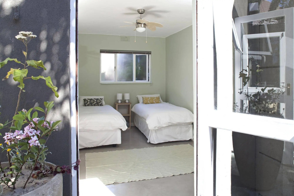 THE BIG - Luxury Backpackers