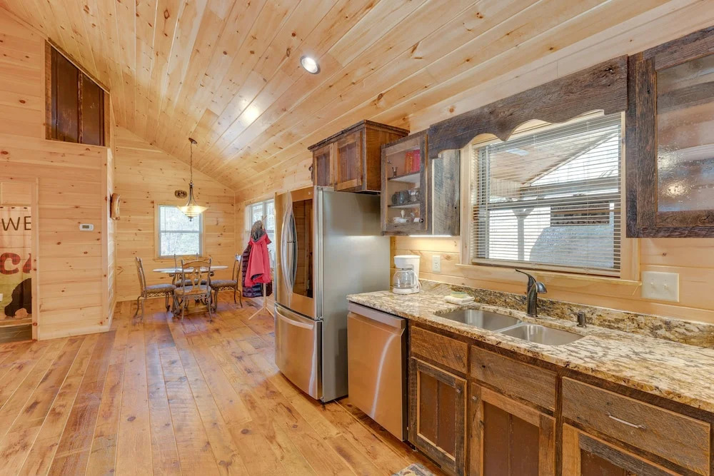 Gorgeous Murphy Cabin w/ Large Deck: 2 Mi to Dtwn!