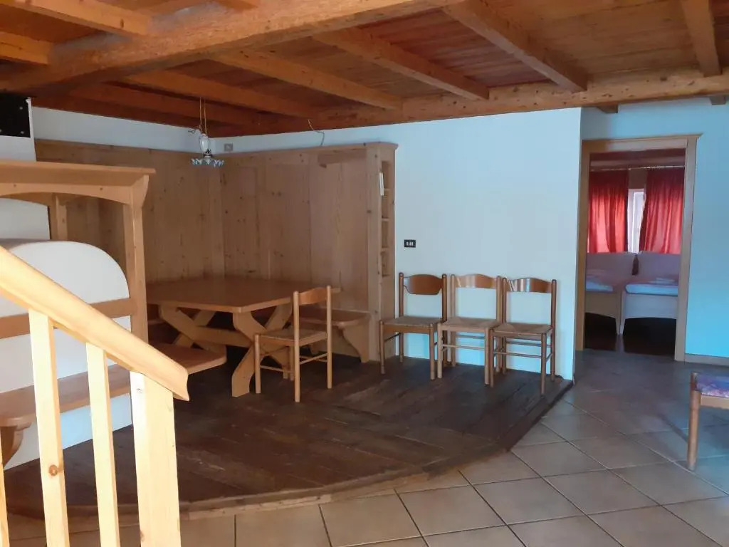 Mandarda stile rustico 6/8 letti