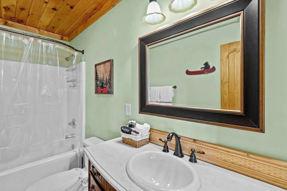 Beech Mountain Breeze - Views, pet Friendly, hot Tub, Sleeps 14