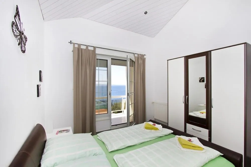 Apartments Vrdoljak