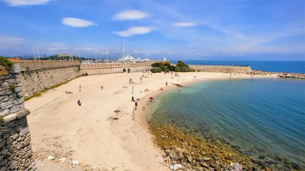 Appart'hôtel Luxe Vieil Antibes 75 m2 avec Parking plages à pieds