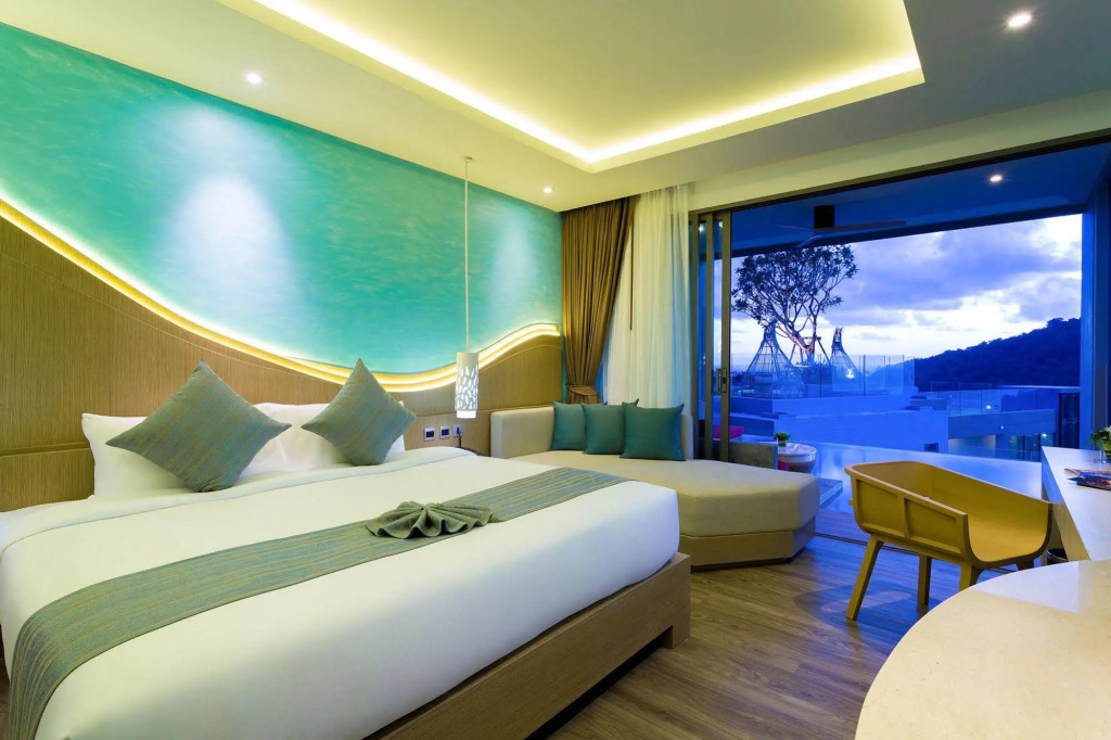 Crest Resort & Pool Villas