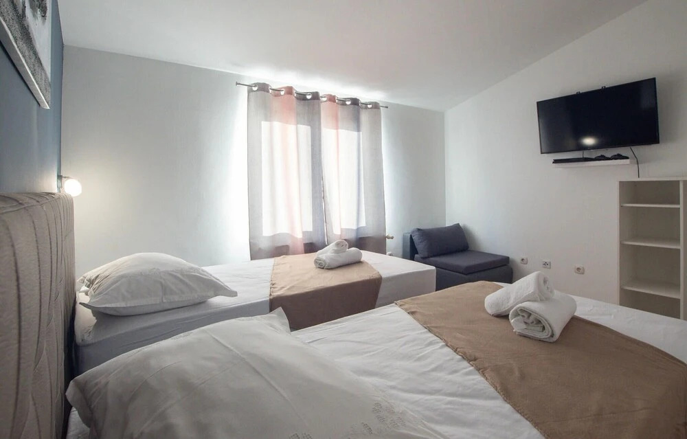 Nice Home in Podstrana With Wifi and 2 Bedrooms
