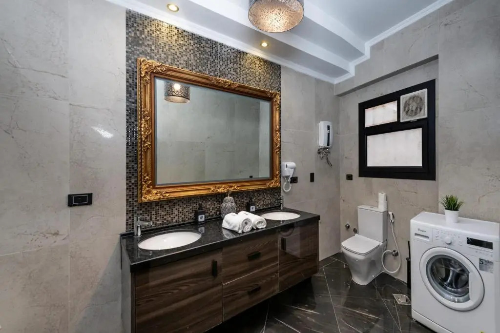 The Bold Parisian House - Steps From The Best Mall in Cairo