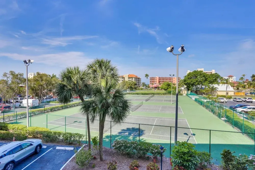 Bayshore Yacht & Tennis 314