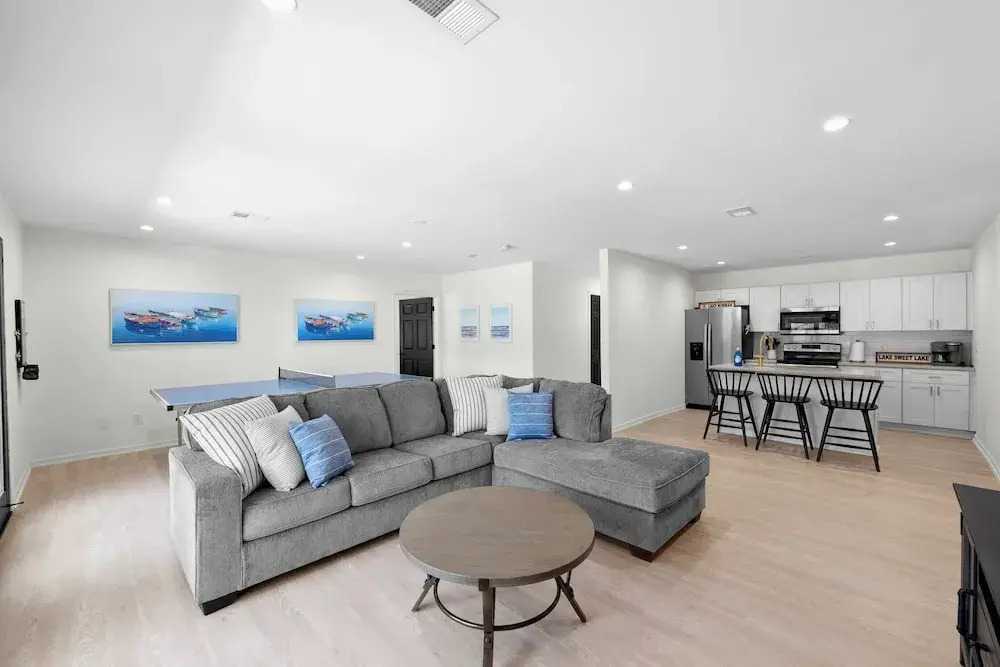 Knotty Pines by Avantstay Lake Views, Renovated