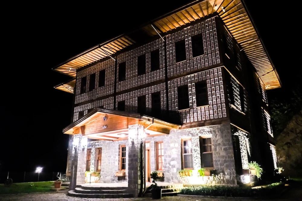 Hakoni House