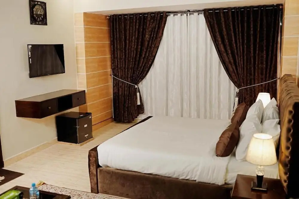 Diamond Lodge